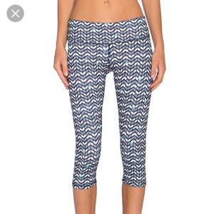 Alo  arrow yoga  capris leggings.